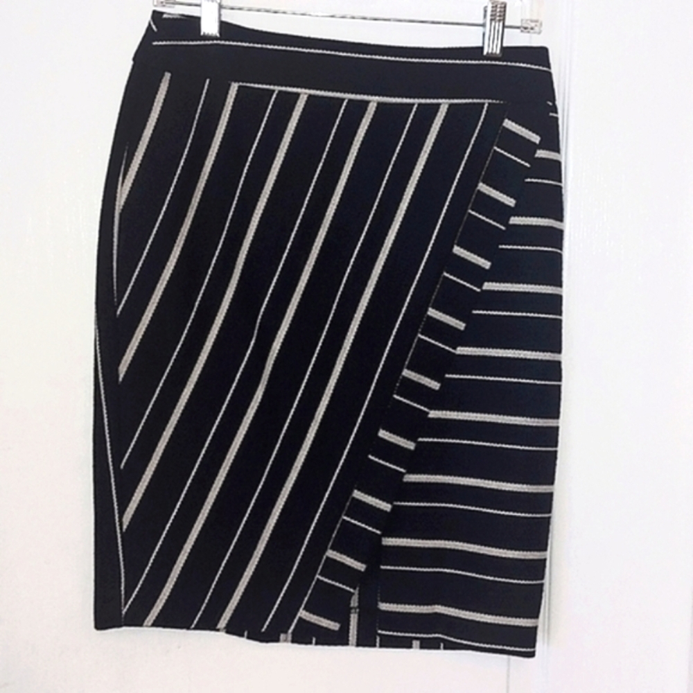 Loft Ann Taylor Navy & White Textured Pencil Skirt. Size 4